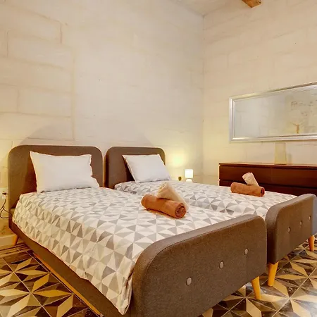 Exclusive With Historic Charm Appartement *