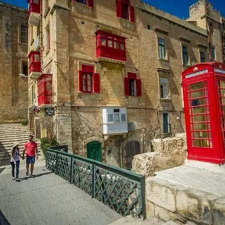 Exclusive With Historic Charm דירה